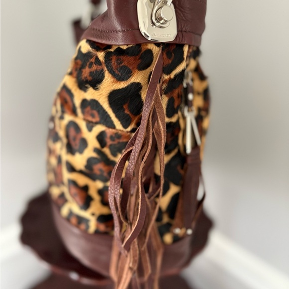 B. Makowsky Animal Print Shoulder Bag with Brown Accents - Picture 4 of 10